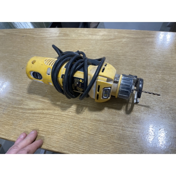 DEWALT DRY WALL CUT OUT TOOL