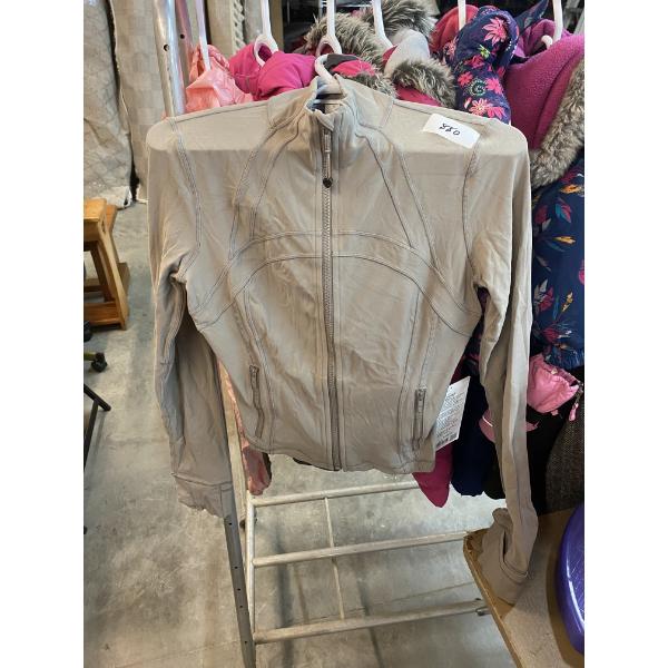 LULULEMON SIZE 6 ZIP UP