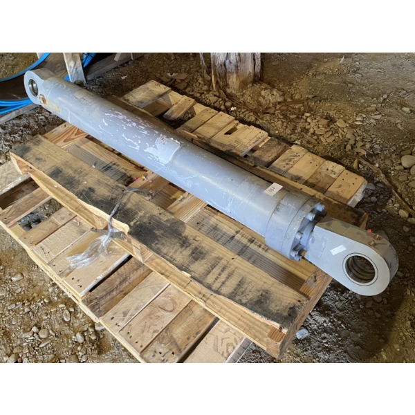 LARGE HYDRAULIC CYLINDER WITH 36 INCH STROKE 