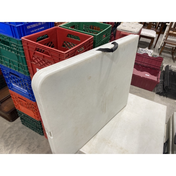 6 FOOT FOLDABLE TABLE