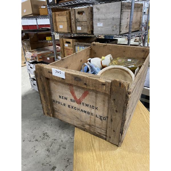 WOODEN BOX LOT OF ASSORTED GLASS