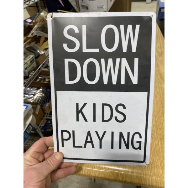 KIDS PLAYING SIGN