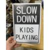 Image 1 : KIDS PLAYING SIGN