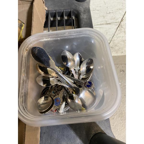 BOX OF COLLECTIBLE SPOONS
