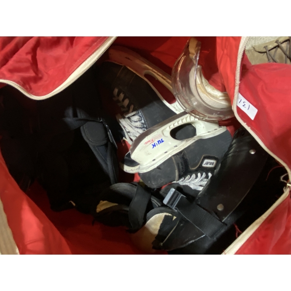 PAIR OF 10.5 SKATES WITH SHIN PADS AND BAG