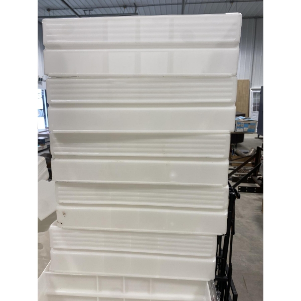 5 OF 10.5 X 14.5 INCH PLASTIC TRAYS