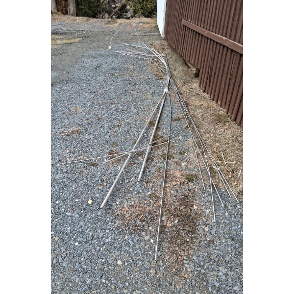 ASSORTED SIZED HOLLOW TUBING