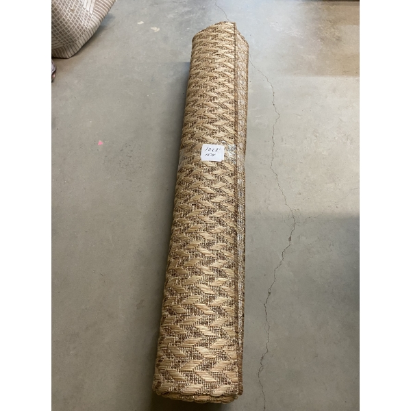 10X8FT AREA RUG- INDOOR/ OUTDOOR