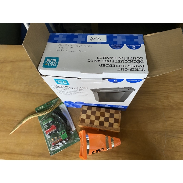 MIND-TEASING PUZZLES, CHESS SET, SMALL CHRISTMAS TRAIN