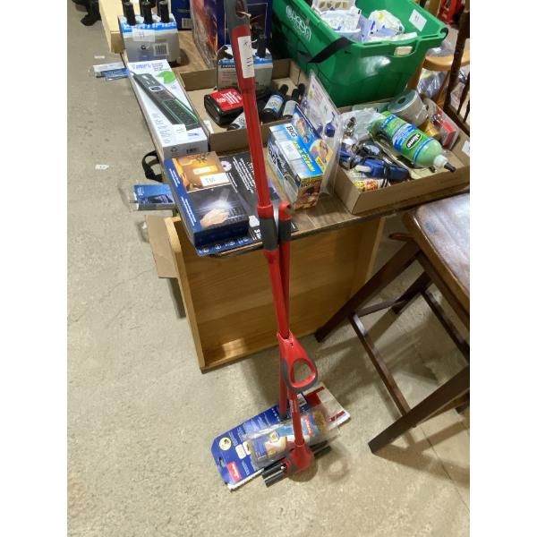 2 FLOOR CLEANING GADGETS