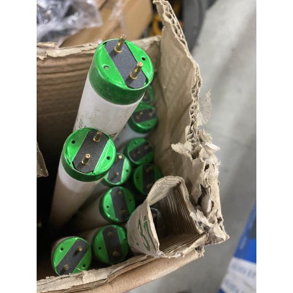 APPROX. 10 4 FOOT FLORECENT LIGHT BULBS