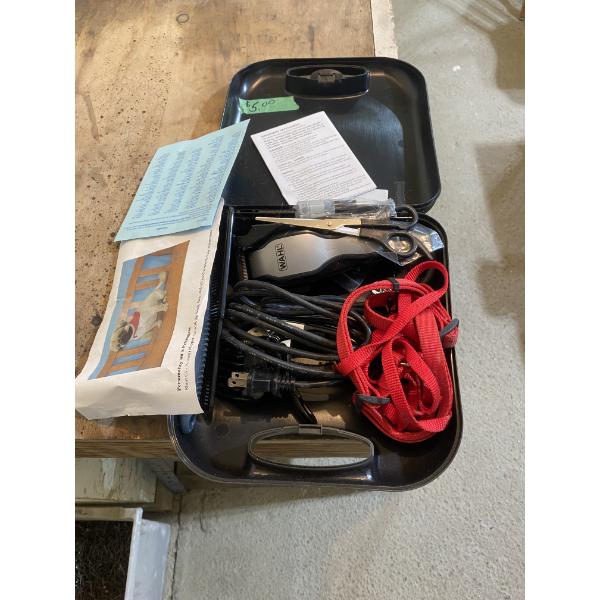 WAHL HAIR CLIPPERS WITH ACCESSORIES