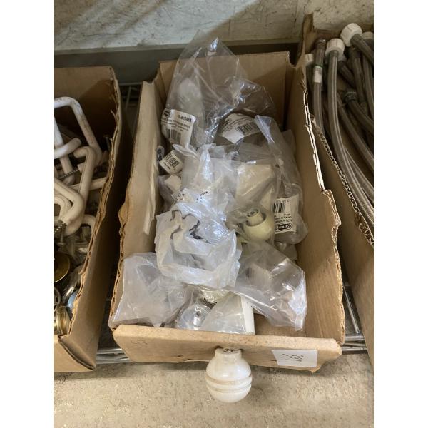 BOX OF PORCELAIN DOOR KNOBS