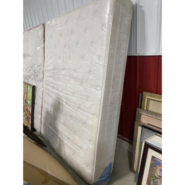 NICE QUEEN SIZE MATTRESS