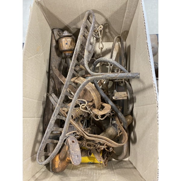 BOX LOT OF TOOLS AND TRAPS
