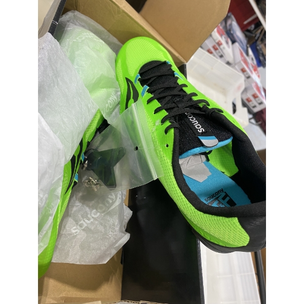 SIZE MEN'S 13 SAUCONY TRACK AND FIELD RUNNING SHOES