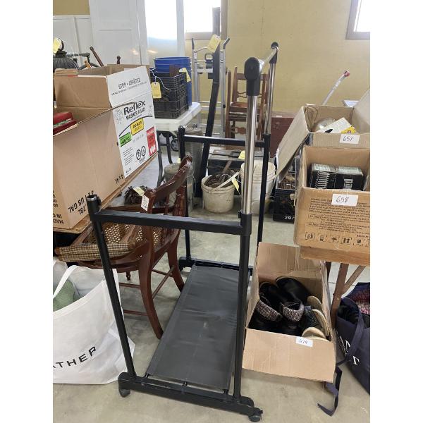 MOBILE CLOTHING RACK