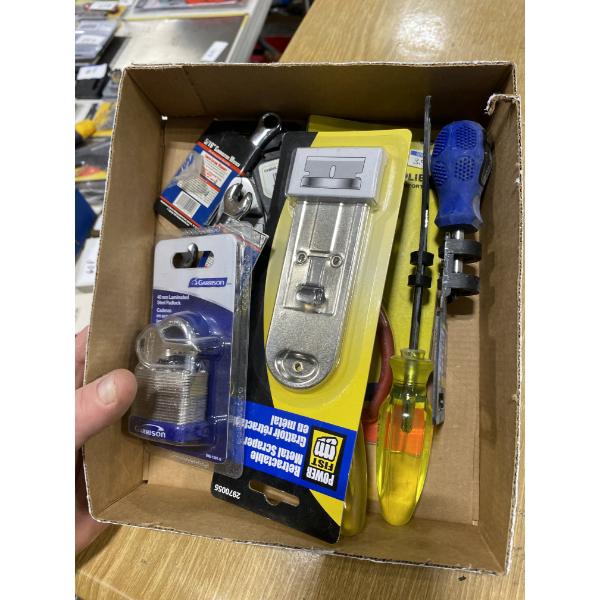 BOX LOT OF ASSORTED TOOLS 