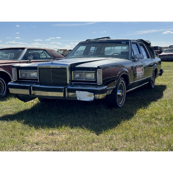 1982 LINCOLN TOWN CAR