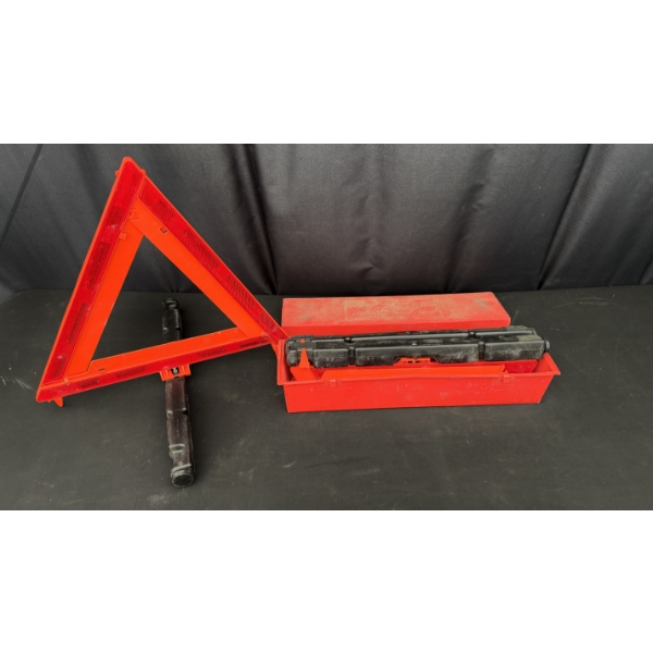 TRIANGLE SAFEY FLARE  KIT