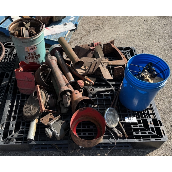 MIXED LOT OF DRIVESHAFTS & TRACTOR PARTS