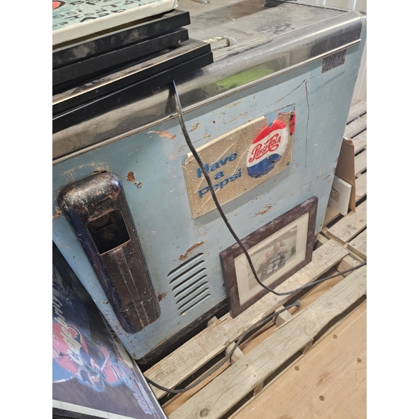 NO RESERVE PEPSI COLA COOLER 