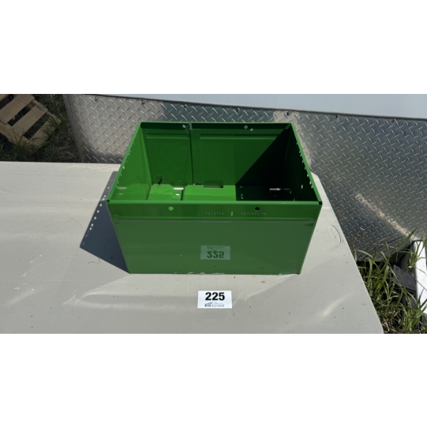 JOHN DEERE BATTERY BOX - JDS452