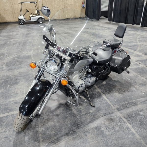 2005 HONDA VT750 CA
ORIGINAL OWNER 
LOW MILEAGE AT 3986 KM 
NEVER DROPPED 
STORED SINCE NEW IN HEATE