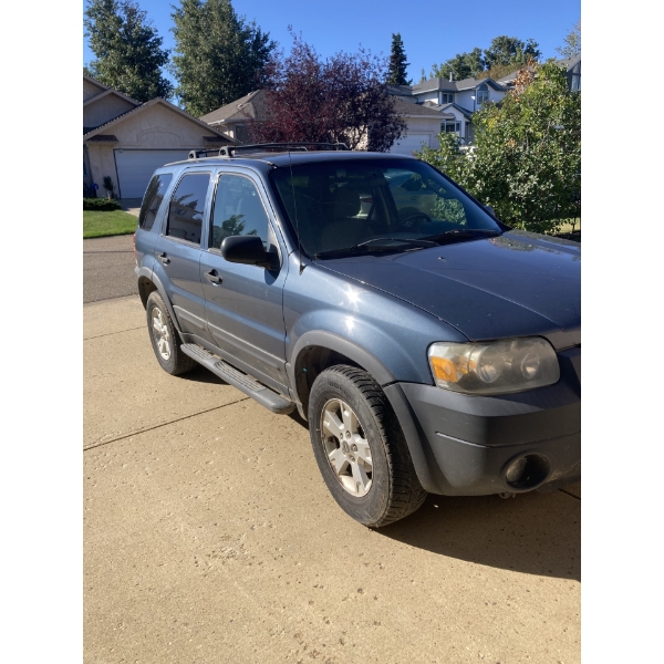 NO RESERVE 2005 FORD ESCAPE