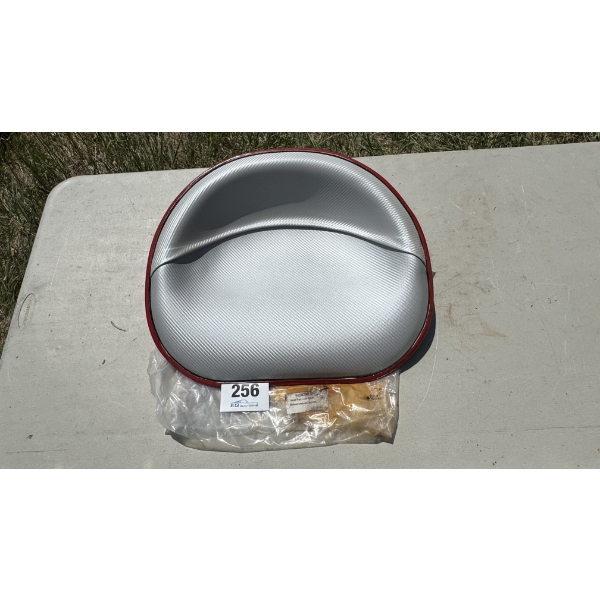 INTERNATIONAL HARVESTER CANVAS TRACTOR SEAT PART NO. IHS0328