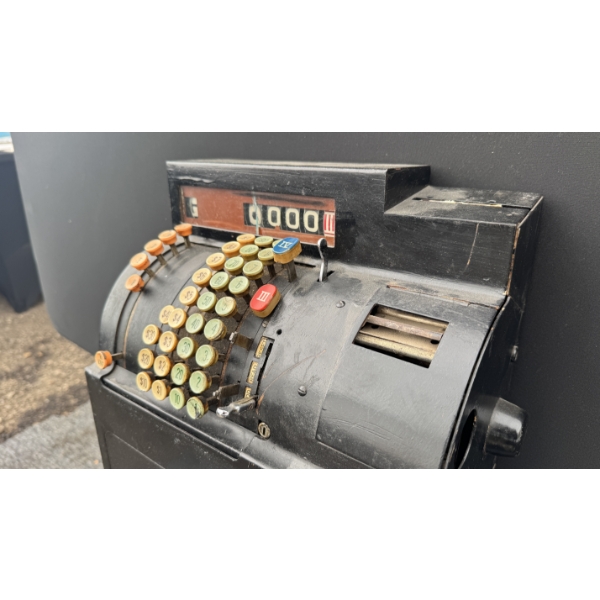 ANTIQUE CASH REGISTER