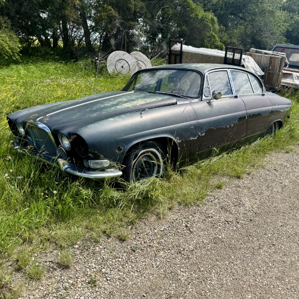 NO RESERVE 1967 JAGUAR 420 SEDAN