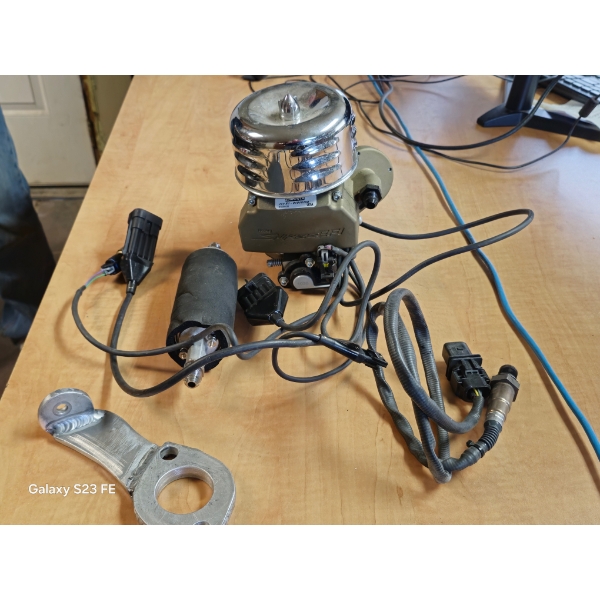 Holley Sniper Fuel Injection Kit Part # 550-552. This kit fits Single Barrel Engines. It was used fo