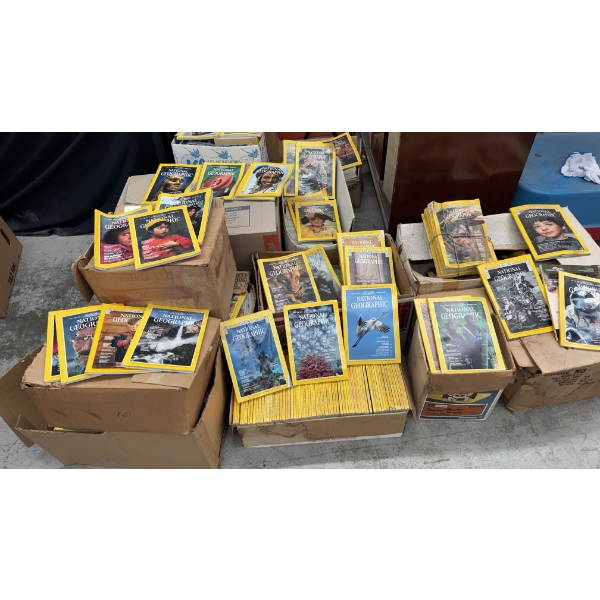 1960's-1990's VINTAGE ISSUE NATIONAL GEOGRAPHIC BOOKS 