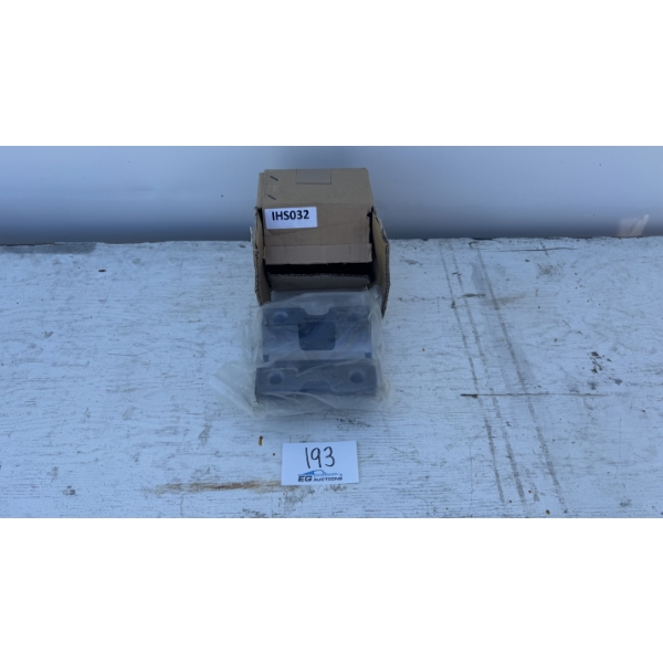 INTERNATIONAL HARVESTER REAR AXLE BEARING RETAINER IHS032