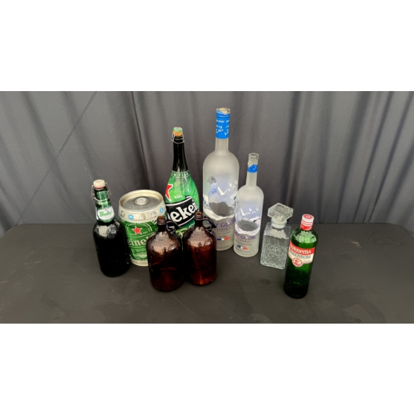 COLLECTION OF VINTAGE BOTTLES