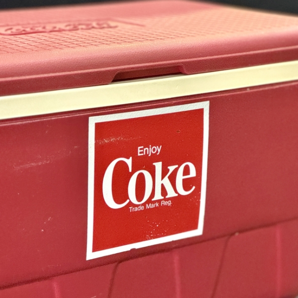 VINTAGE COCA-COLA IGLOO COOLER & NORTH END WINDBREAKER JACKET 