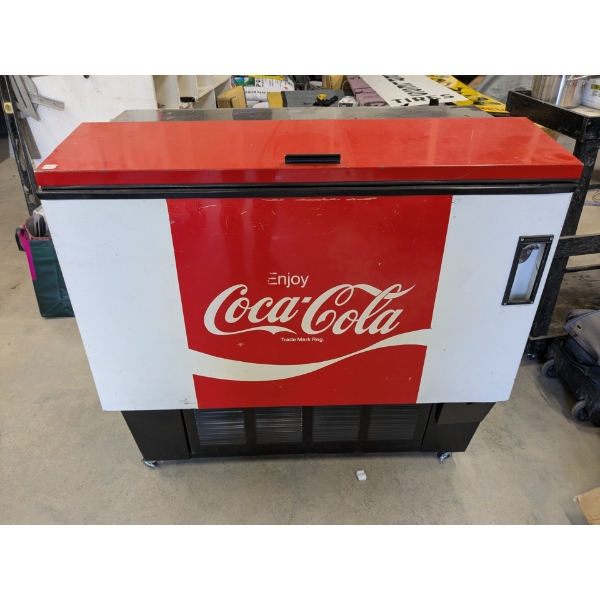 NO RESERVE 1970S COCA COLA COOLER