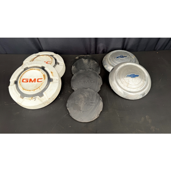 ASSORTMENT OF SMALL GMC AND CHEVY HUBS