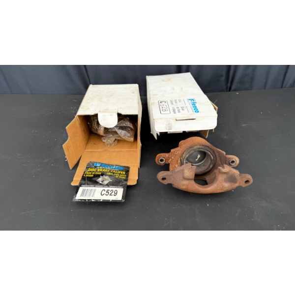 PAIR OF DISC BRAKE CALIPERS