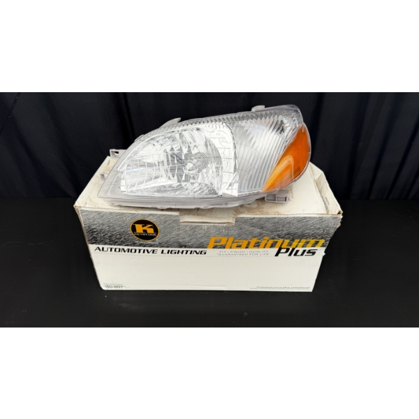HEADLAMP ASSEMBLY LEFT SIDE FOR A 2000-2002 TOYOTA ECHO
