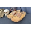 Image 2 : CLOGS, TIKI MASK, SKULL, SATCHEL