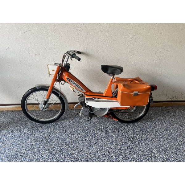 1972 MOTOBÉCANE DELUXE MOPED 