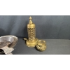 Image 3 : ANTIQUE PRESSED METAL FRYING PANS & BRASS DECOR