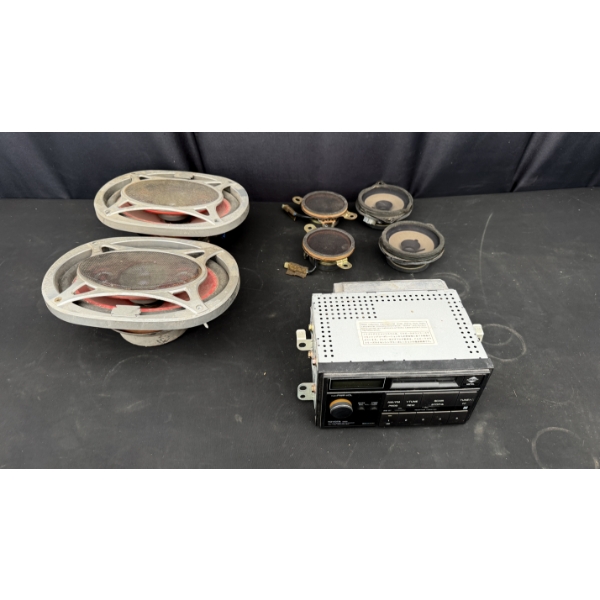 TOYOTA AM /FM CASSETTE PLAYER AND SPEAKERS