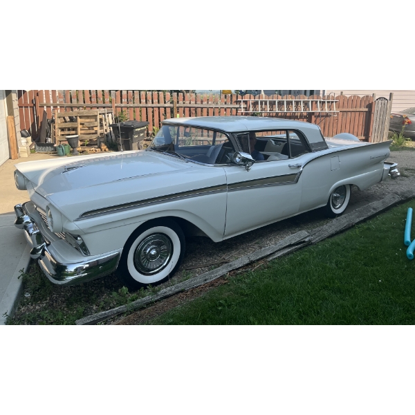 1957 FORD FAIRLANE 500 SKYLINER