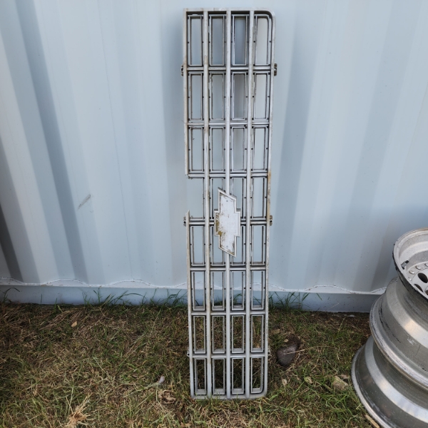 78-80 CHEV TRUCK GRILLE
