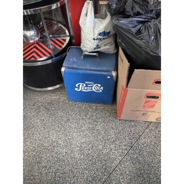 NO RESERVE PEPSI VINTAGE COOLER 