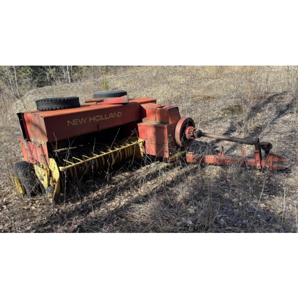 New Holland 320 Square Bailer