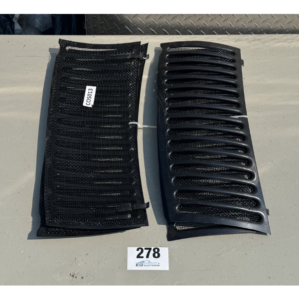 2 PAIRS OF C05013 CURVED GRILLE SCREENS